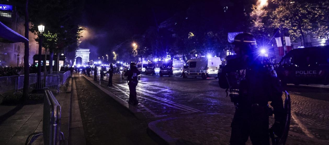 La Policía durante los operativos en París.