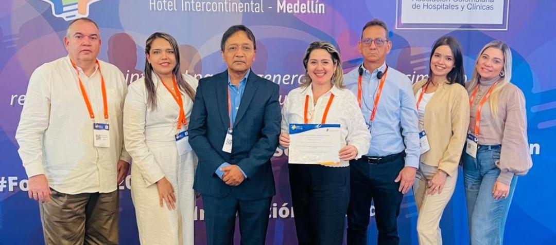 Personal de salud de la Clínica del Caribe en el VIII Foro de Soluciones Exitosas e Innovadoras en Salud 2025. 