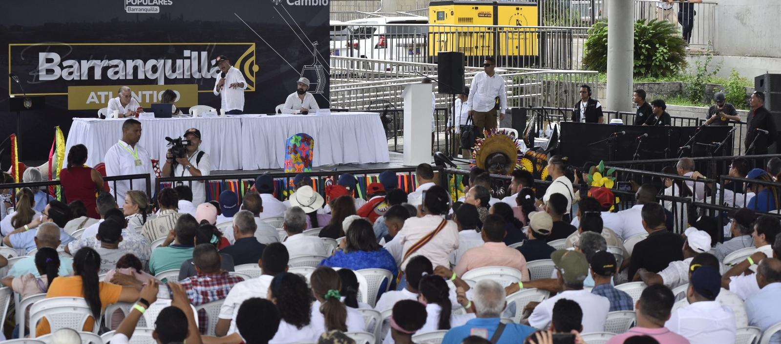 El Presidente Gustavo Petro ante una multitud.
