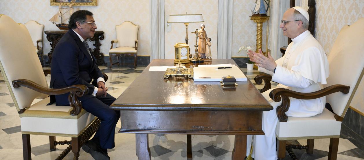 Presidente Gustavo Petro y el Papa León XIV.