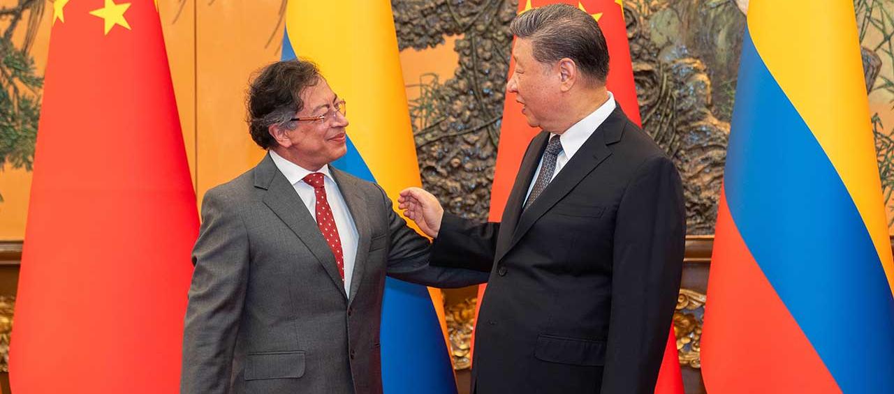 ​El Presidente Gustavo Petro y el Presidente chino, Xi Jinping, tras la adhesión de Colombia a la Ruta de la Seda.​