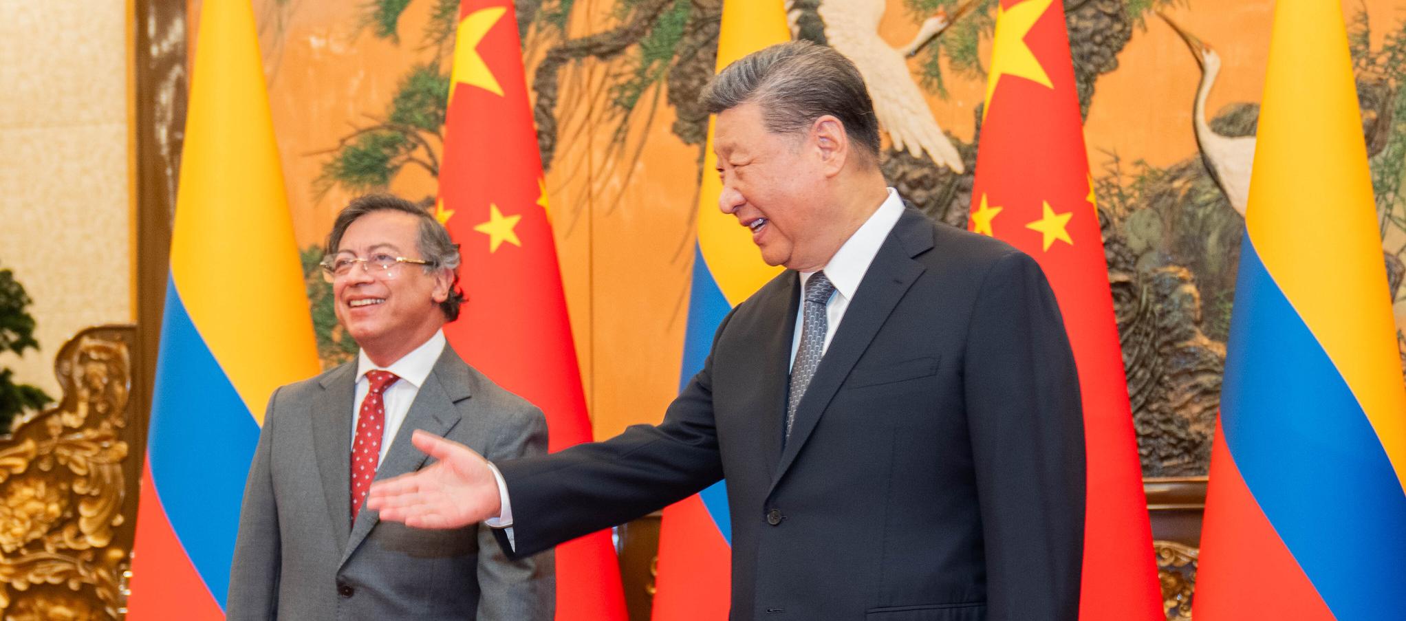El Presidente Gustavo Petro y el mandatario de China, Xi Jinping.