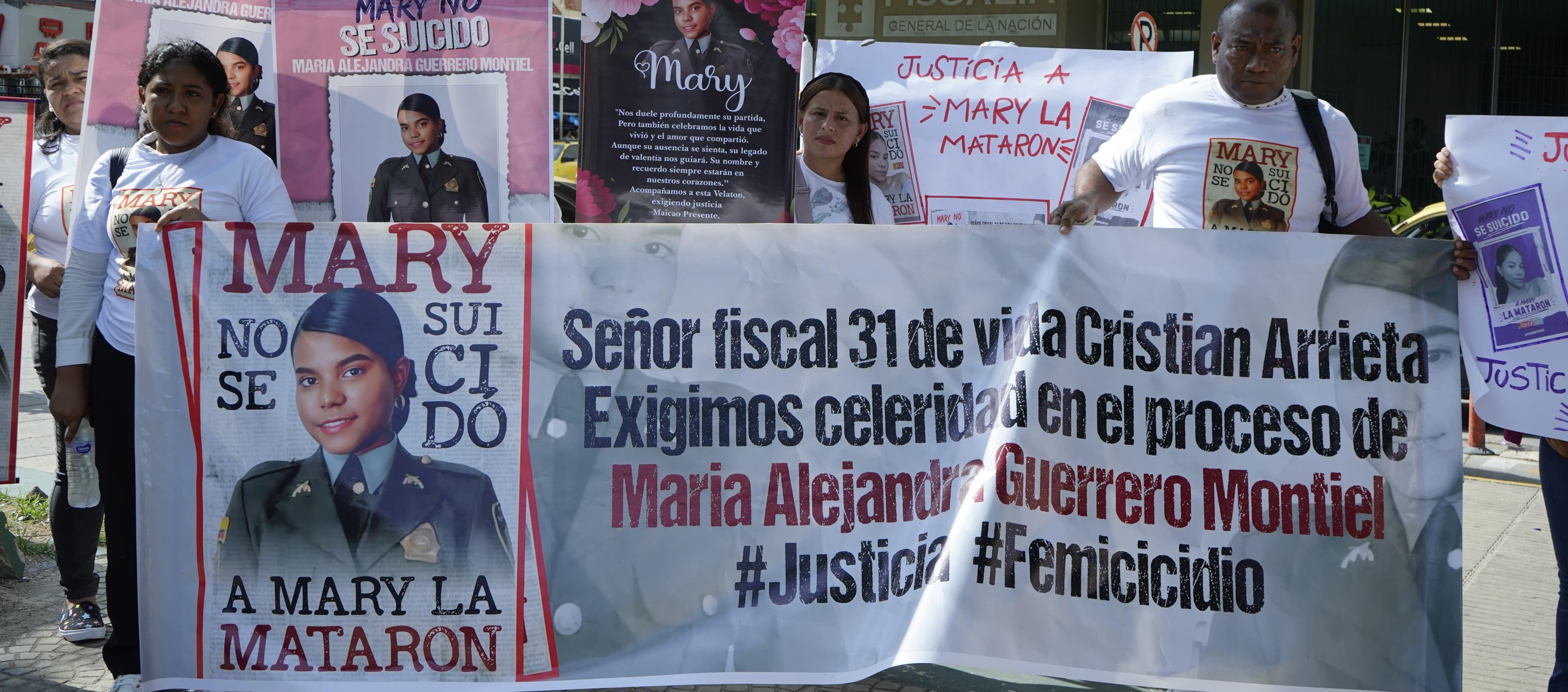 Plantón frente a la Fiscalía General de la Nación. 