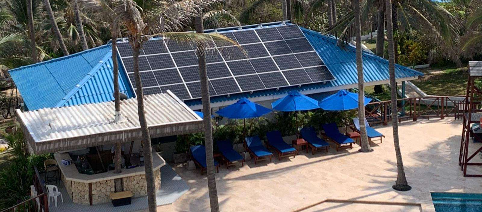 Paneles solares en el Hotel Pradomar.