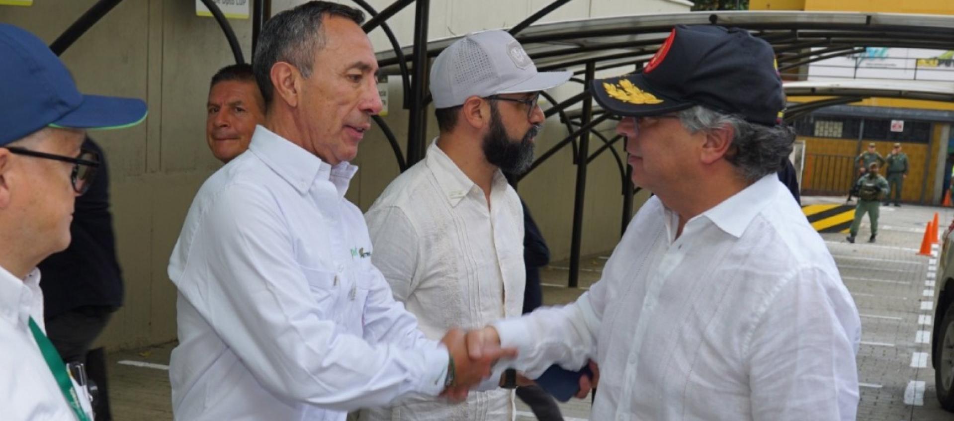 Ricardo Roa y el Presidente Gustavo Petro.