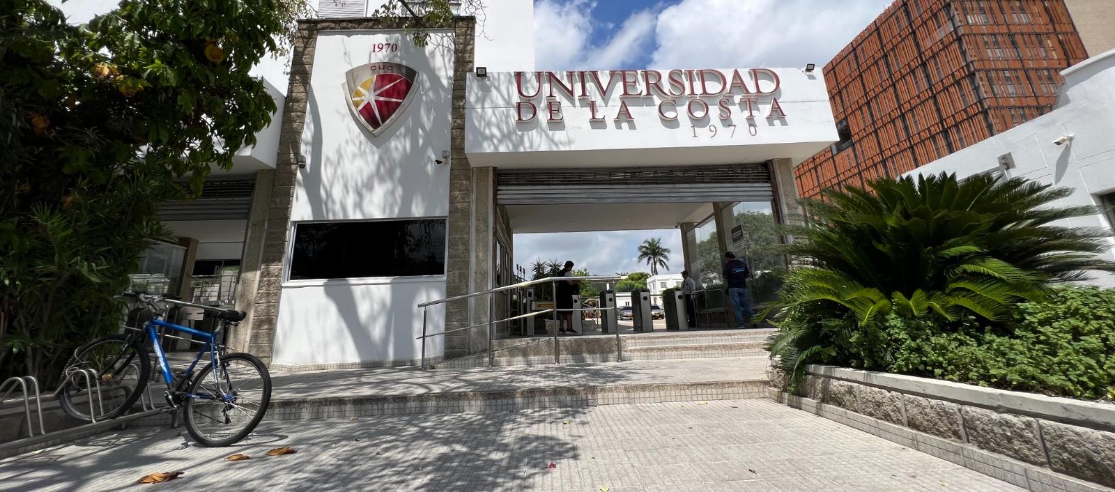 Fachada de la Universidad de la Costa.