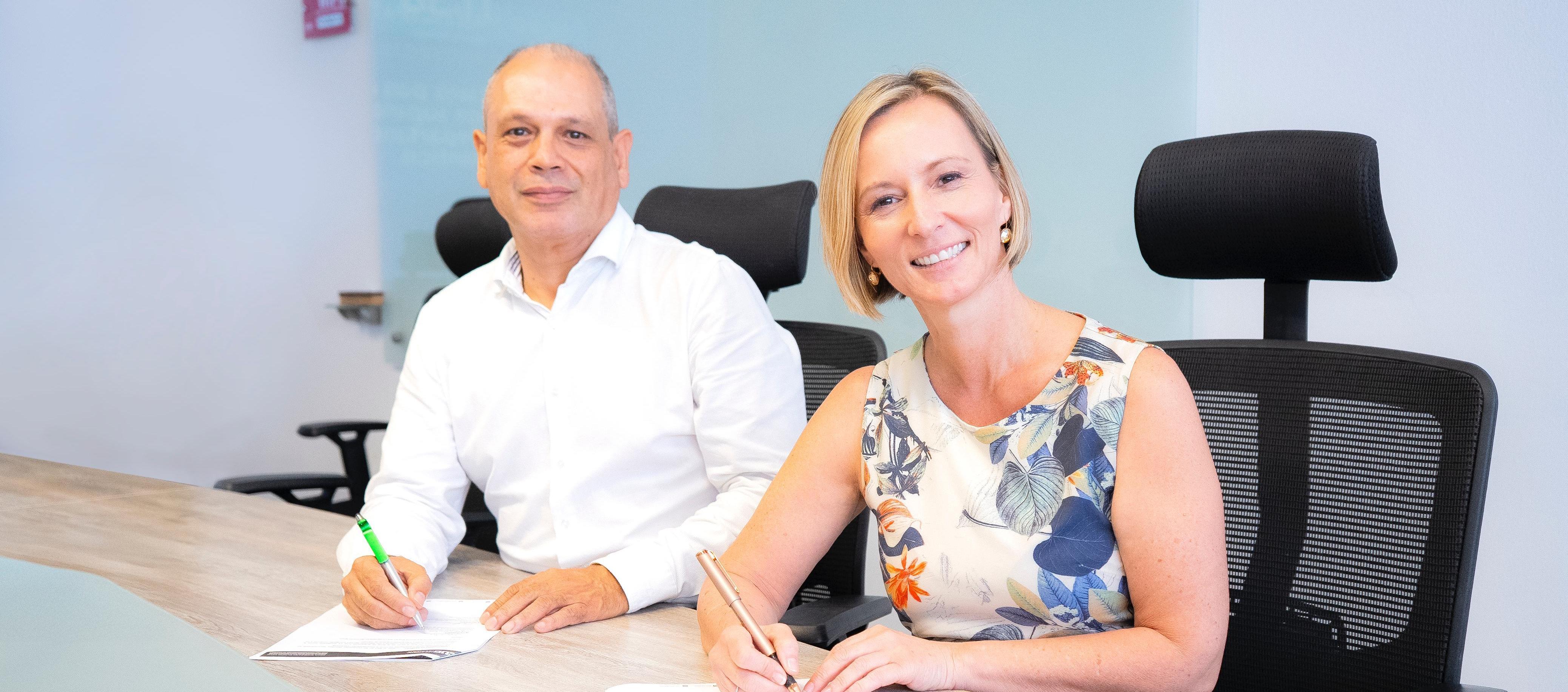 Henry Maury Ardila, vicerrector de CTeI de la CUC, y Vicky Osorio, directora ejecutiva de ProBarranquilla.