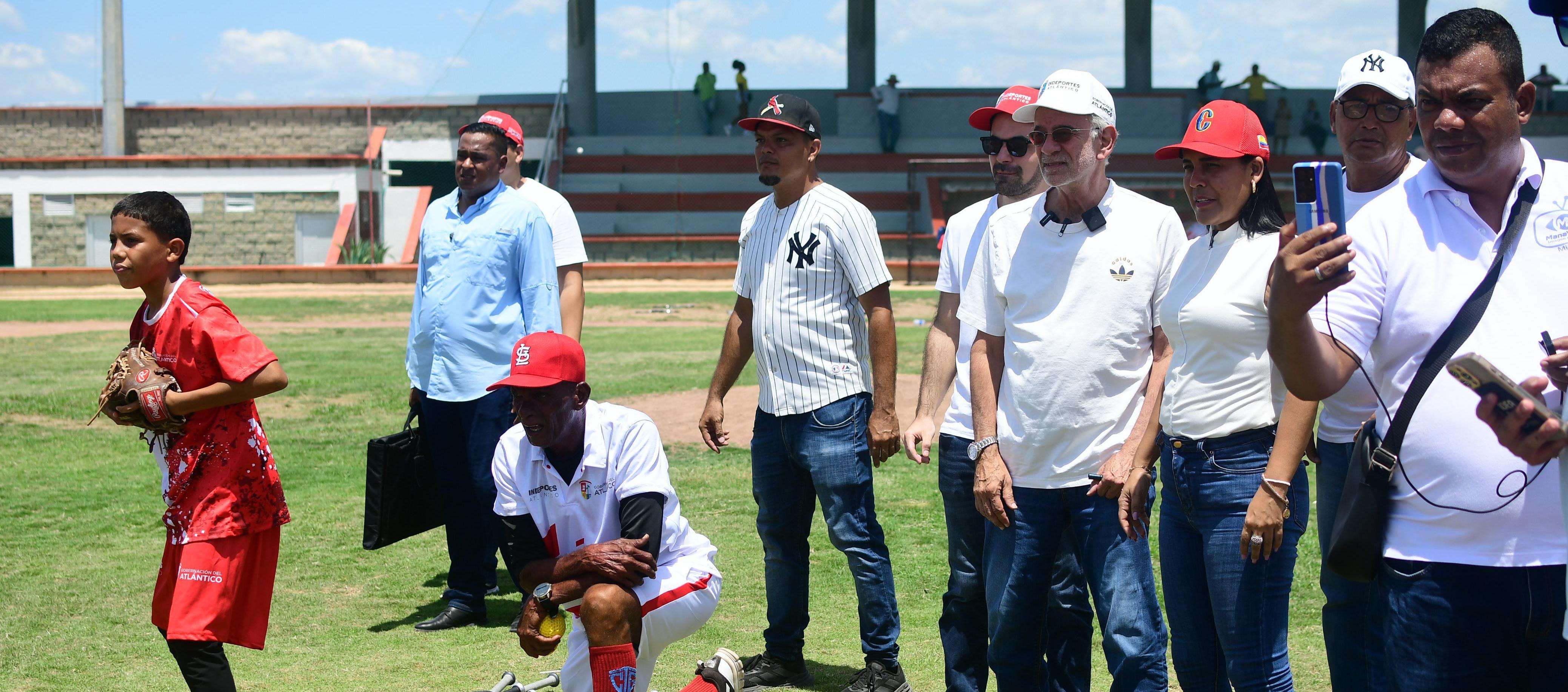 Inauguración de la escuela de béisbol por parte de la Gobernación del Atlántico.