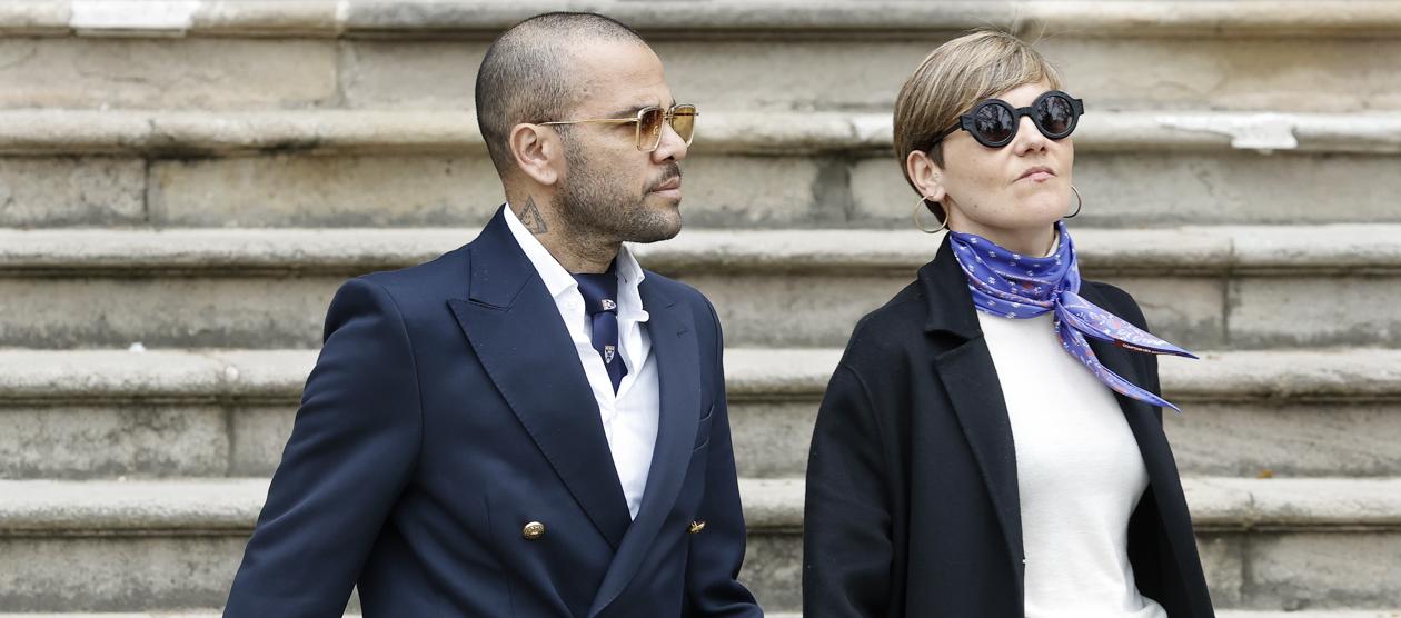 Dani Alves y su abogada Inés Guardiola. 