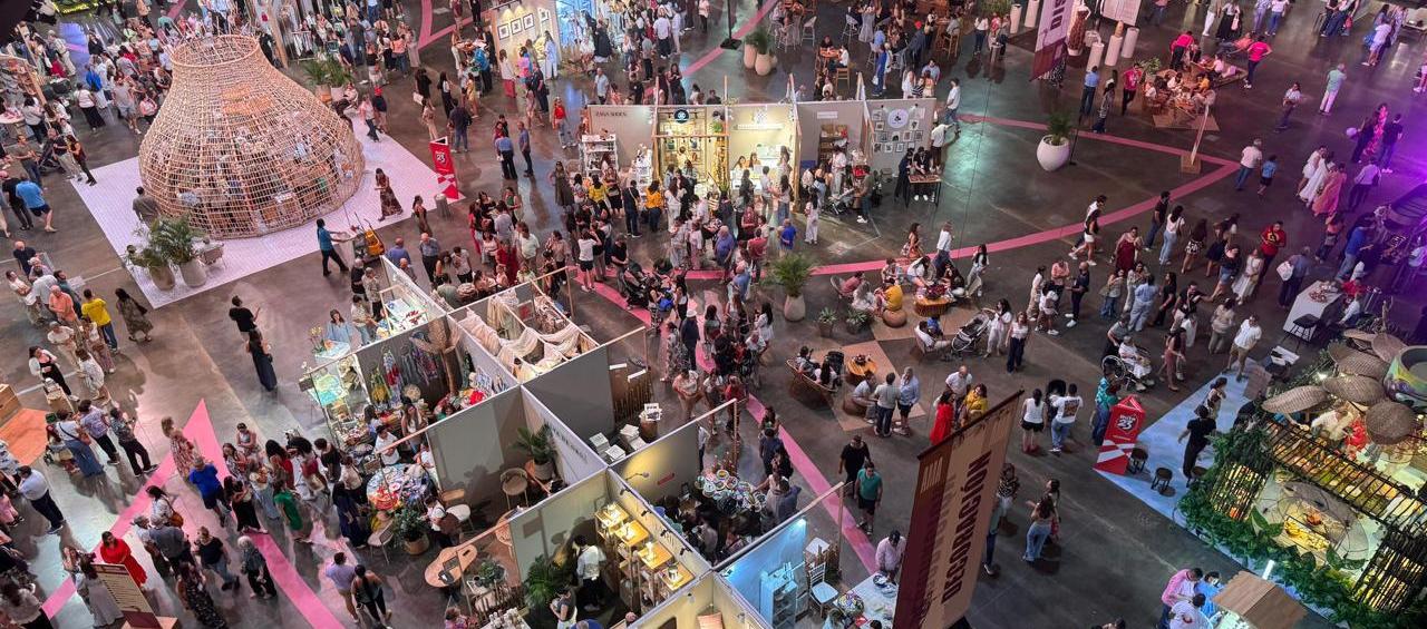Vista panorámica de la asistencia a la feria AMA en Puerta de Oro.