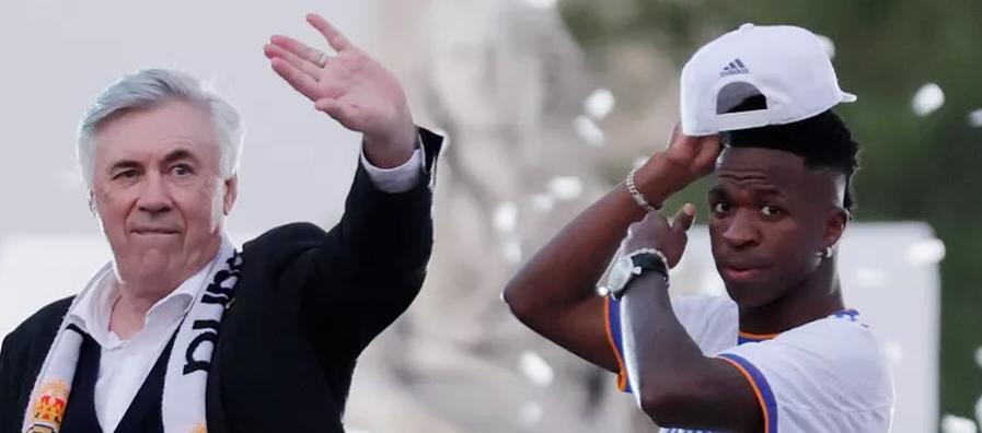 Ancelotti y Vinicius festejando el título de la Champions en 2022. 