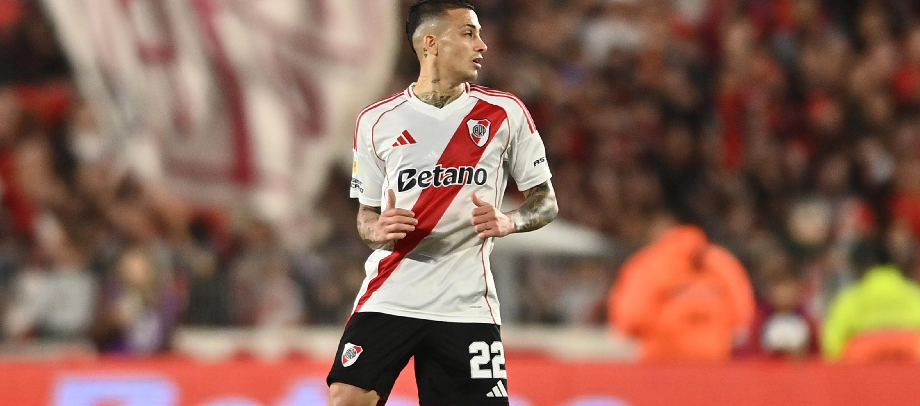 Kevin Castaño, mediocampista colombiano de River Plate. 