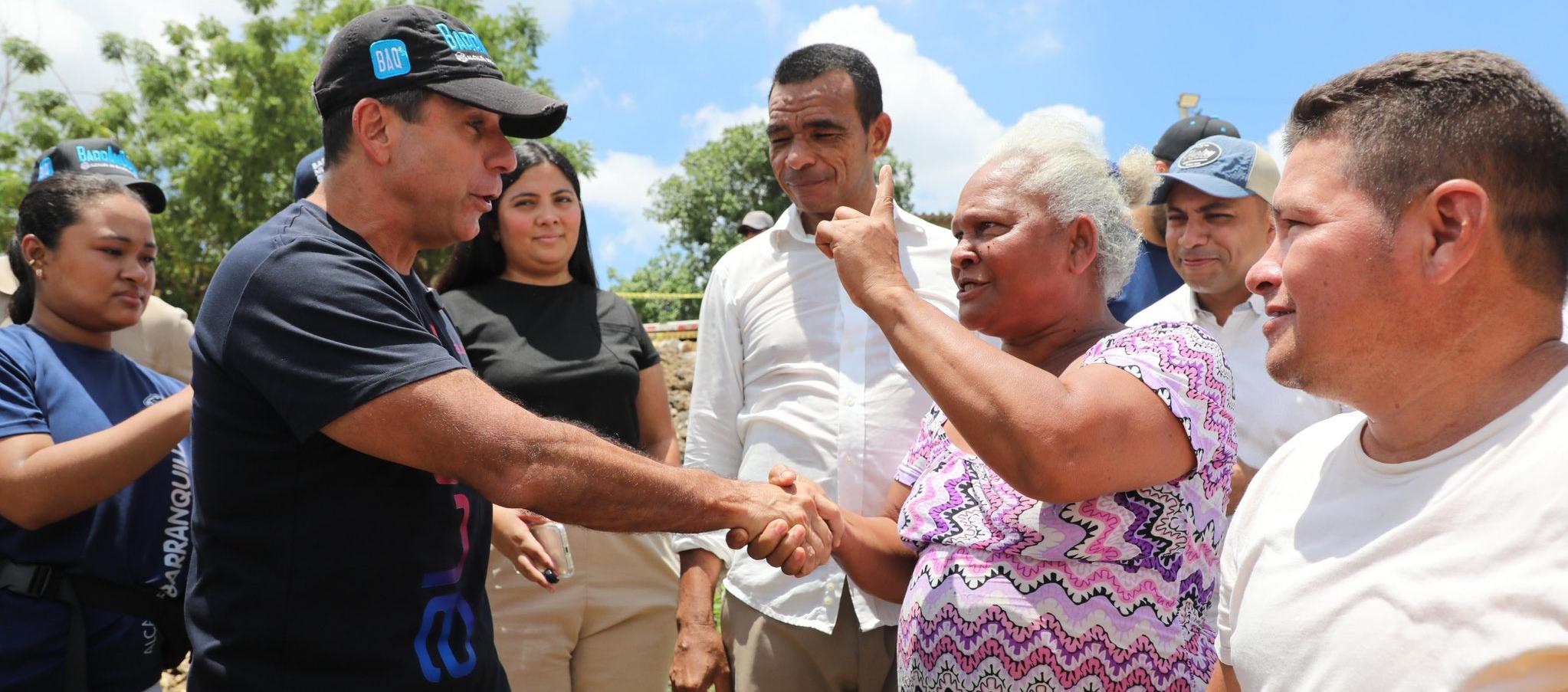 Alcalde Char con la comunidad de 7 de Abril.