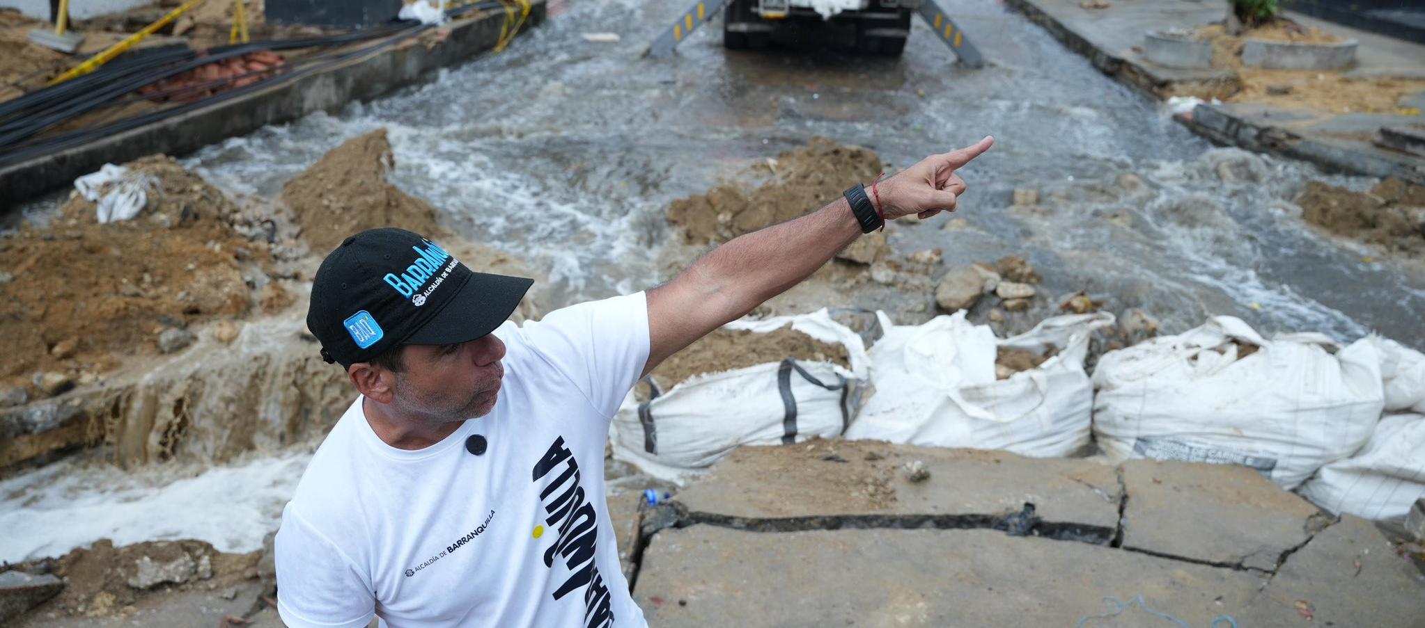 Alcalde Char en el área del arroyo de la 85.