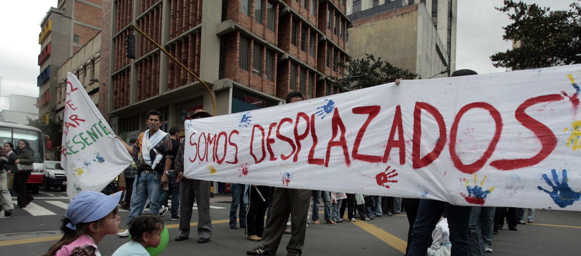  Protesta por los desplazados en Bogotá.
