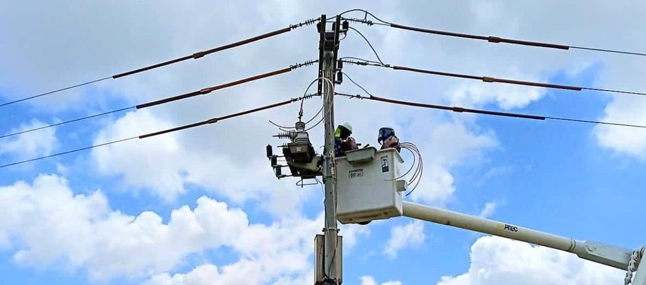Operarios de una empresa de energía en labores. Imagen de referencia