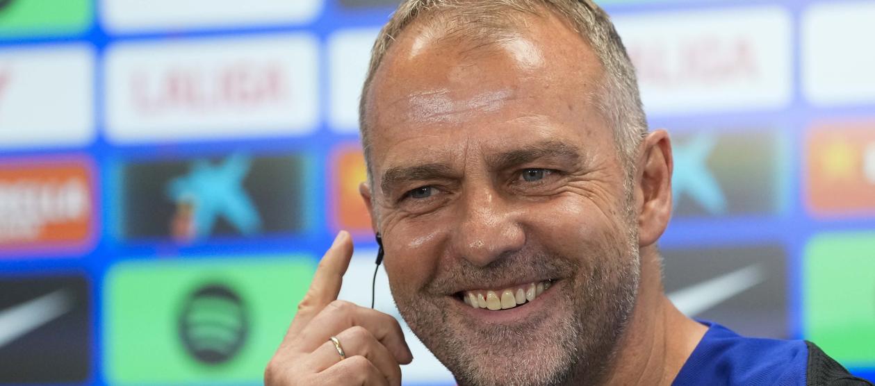 Hansi Flick logró tres títulos en su primera temporada con el Barcelona. 