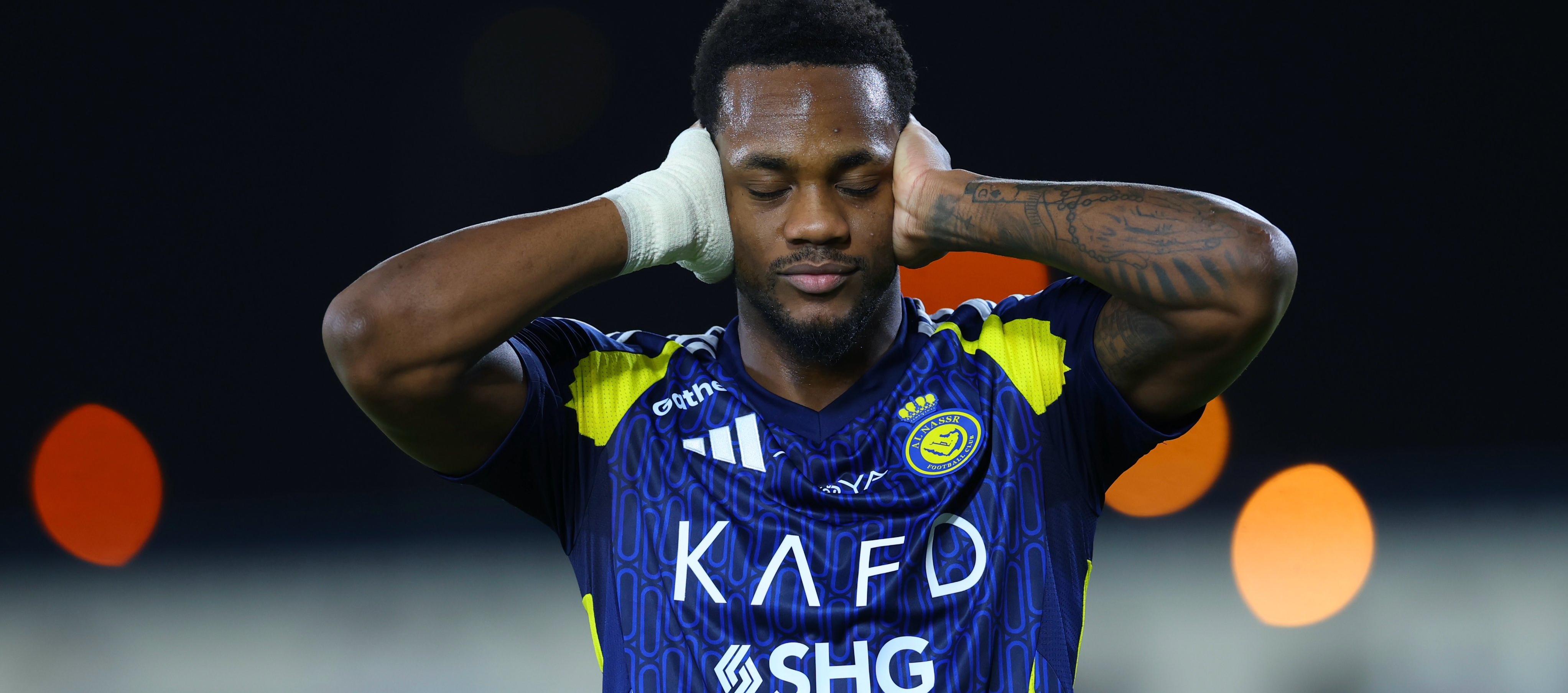 Jhon Jáder Durán celebra uno de sus goles ante Al Okhdood.