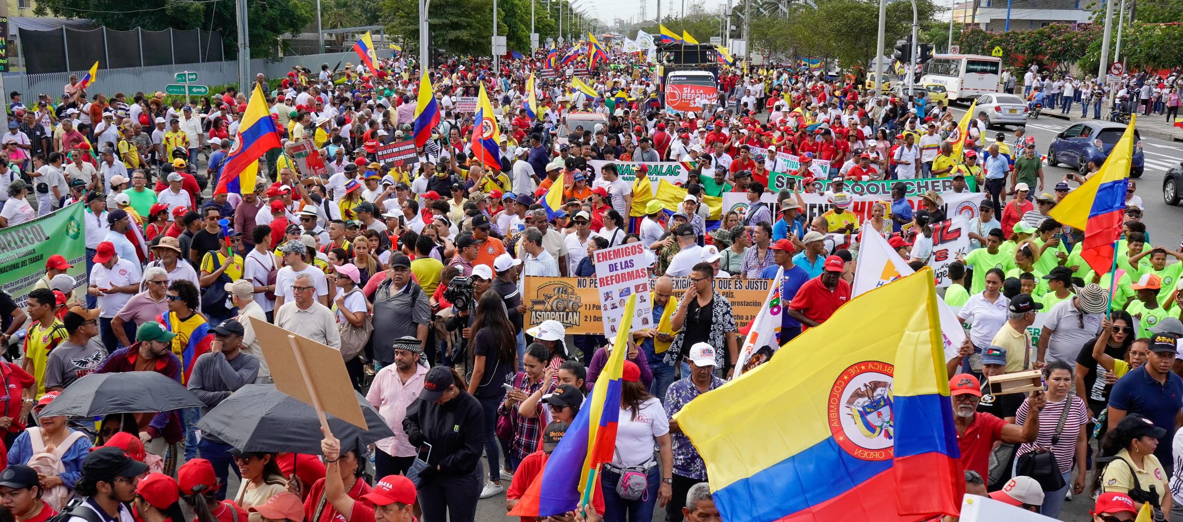 Aspecto de una marcha de sindicatos y centrales obreras en Barranquilla.