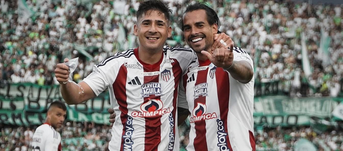 Los paraguayos Guillermo Paiva y Javier Báez marcaron gol ante Nacional, en Medellín.