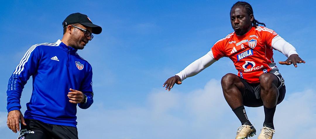 Yimmi Chará en un trabajo con el preparador físico César Gaitán. 