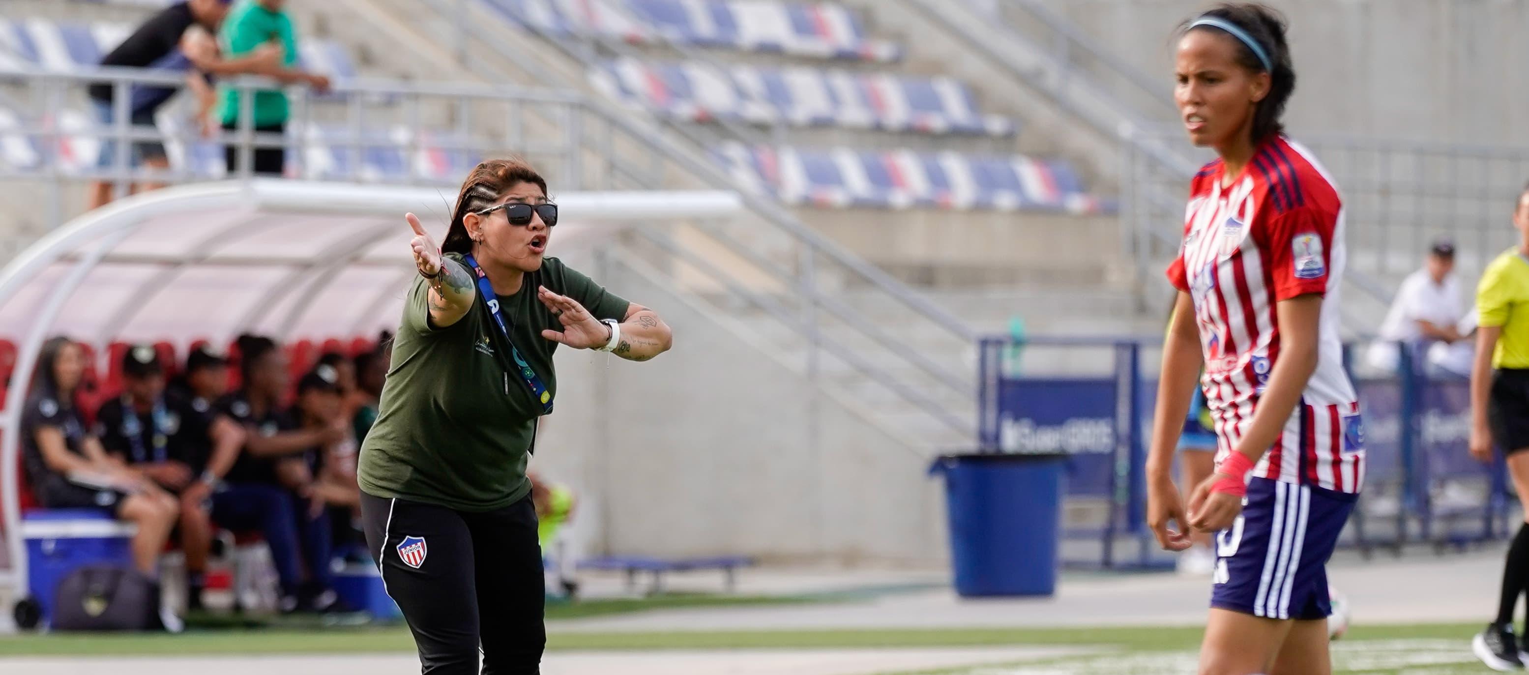 Yinaris García durante un partido del Junior femenino. 