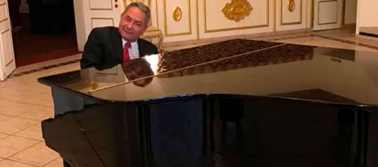 Kent Gómez Tsaporas, pianista. 