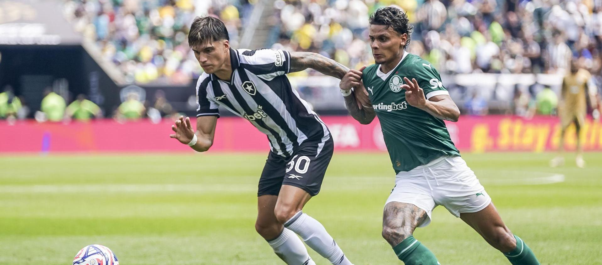 Richard Ríos en acción de juego del Palmeiras vs. Botafogo.