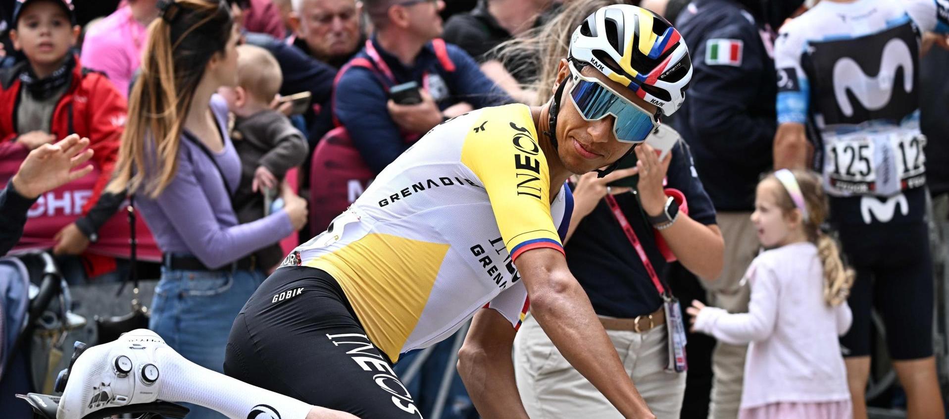 Egan Bernal durante el Giro de Italia 2025.