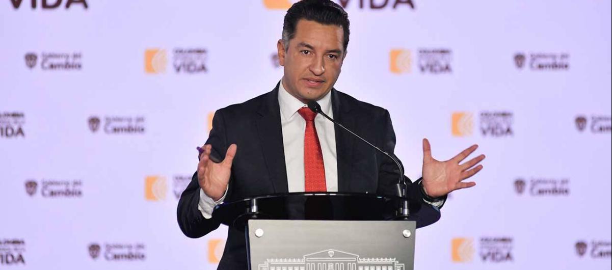 La denuncia de Idárraga se da 13 días después del atentado al precandidato presidencial Miguel Uribe. 