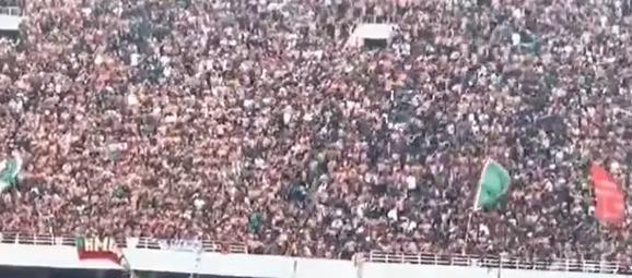 Tribuna del estadio de fútbol en Argelia.