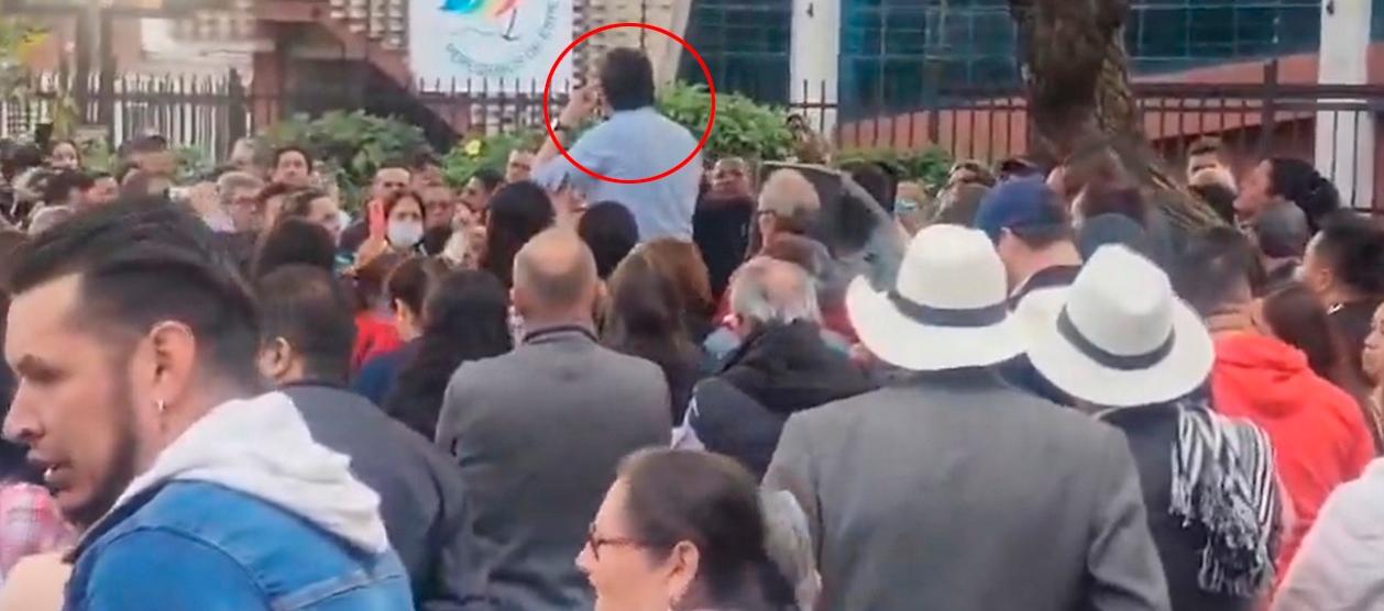 Momento del ataque a bala contra Miguel Uribe Turbay.