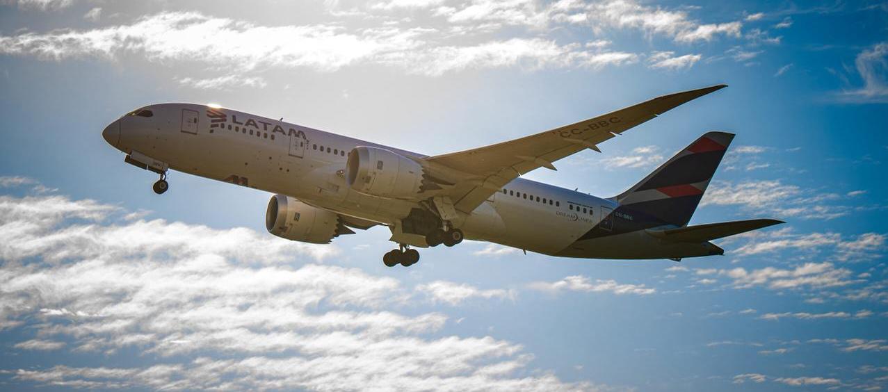 Avión de la aerolínea LATAM.