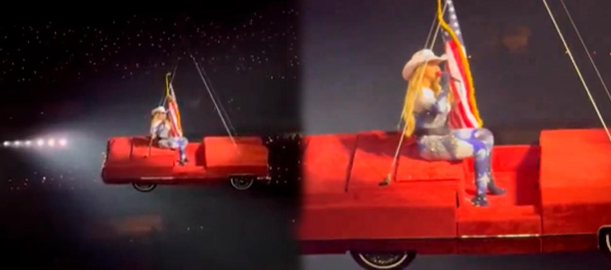 Beyonce en el Cadillac rojo durante su concierto, en Houston.