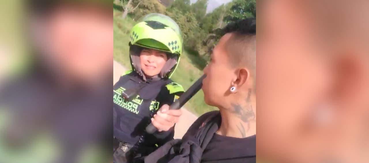 Erika Judith Pérez Romero agredió con el arma de dotación bastón tonfa a Juan Sebastián Nova.