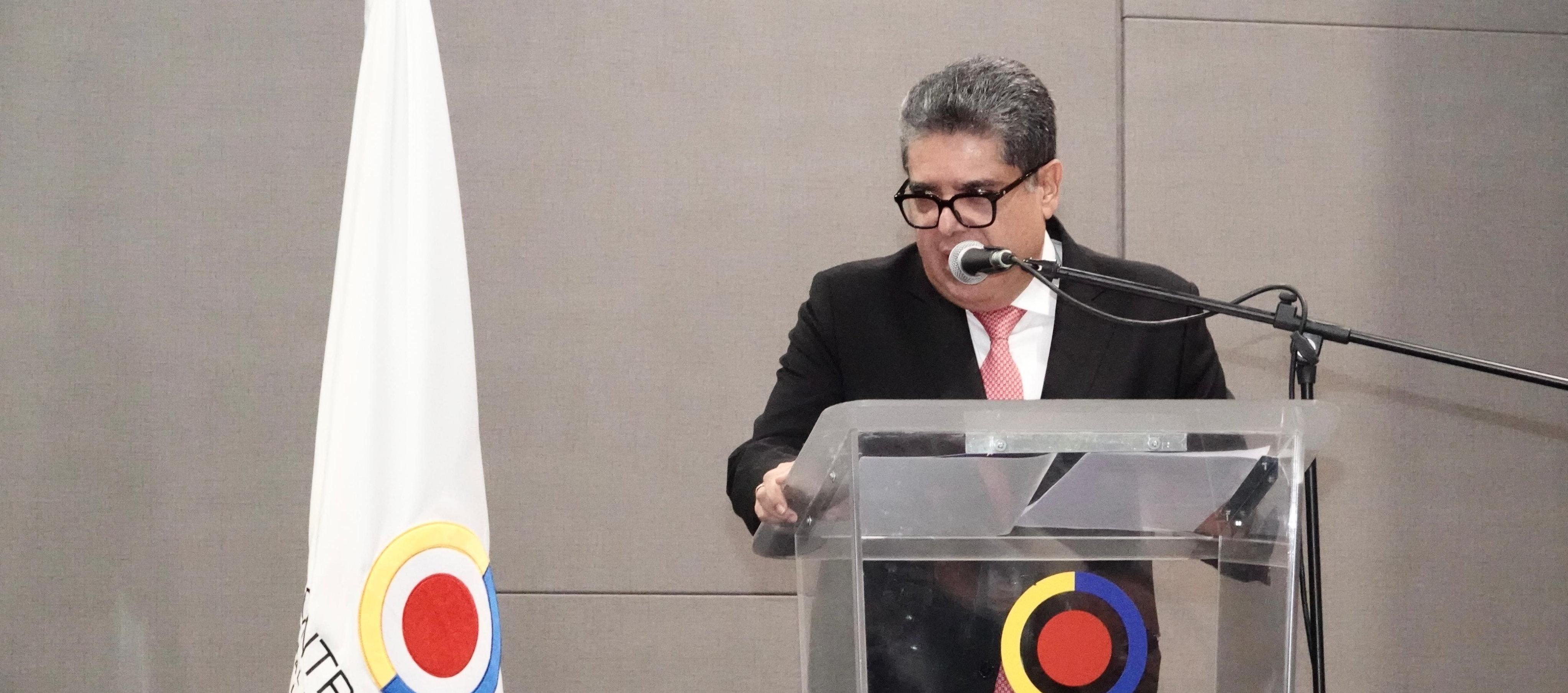 Contralor Carlos Hernán Rodríguez. 