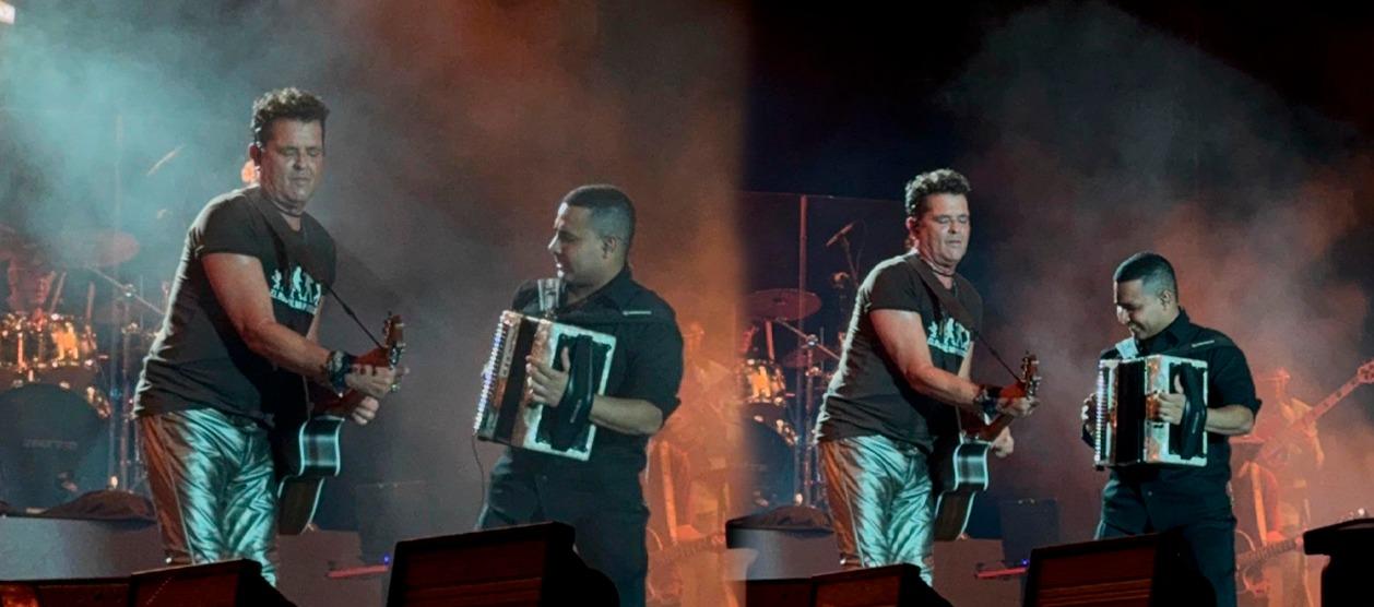 Carlos vive durante su concierto en Riohacha. 
