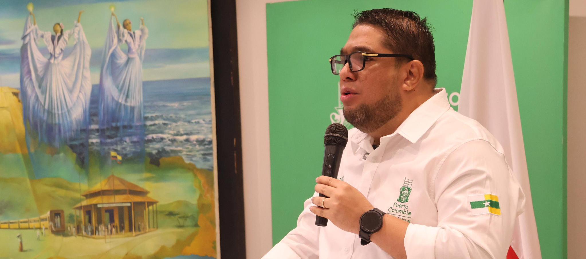 El Alcalde de Puerto Colombia, Plinio Cedeño.