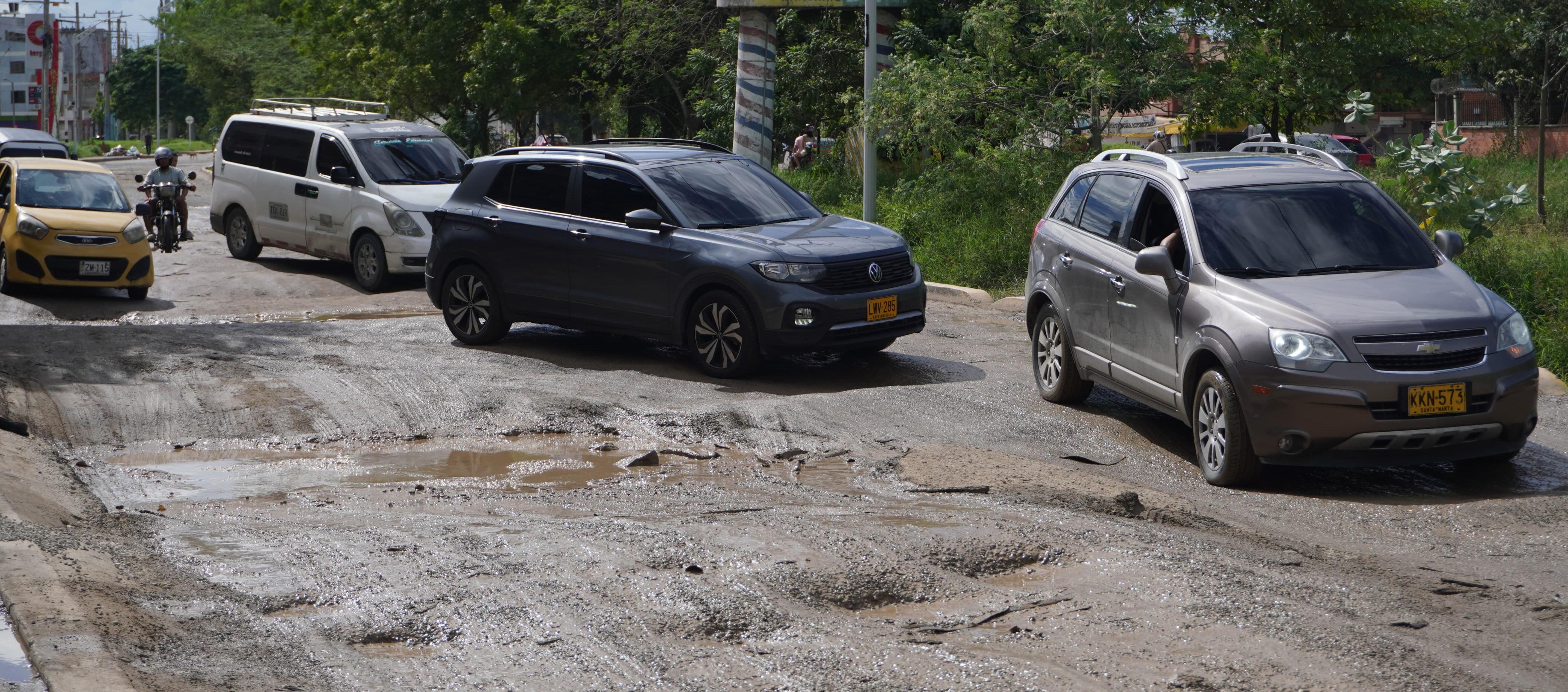Tramo de la Circunvalar, en Soledad, en mal estado.