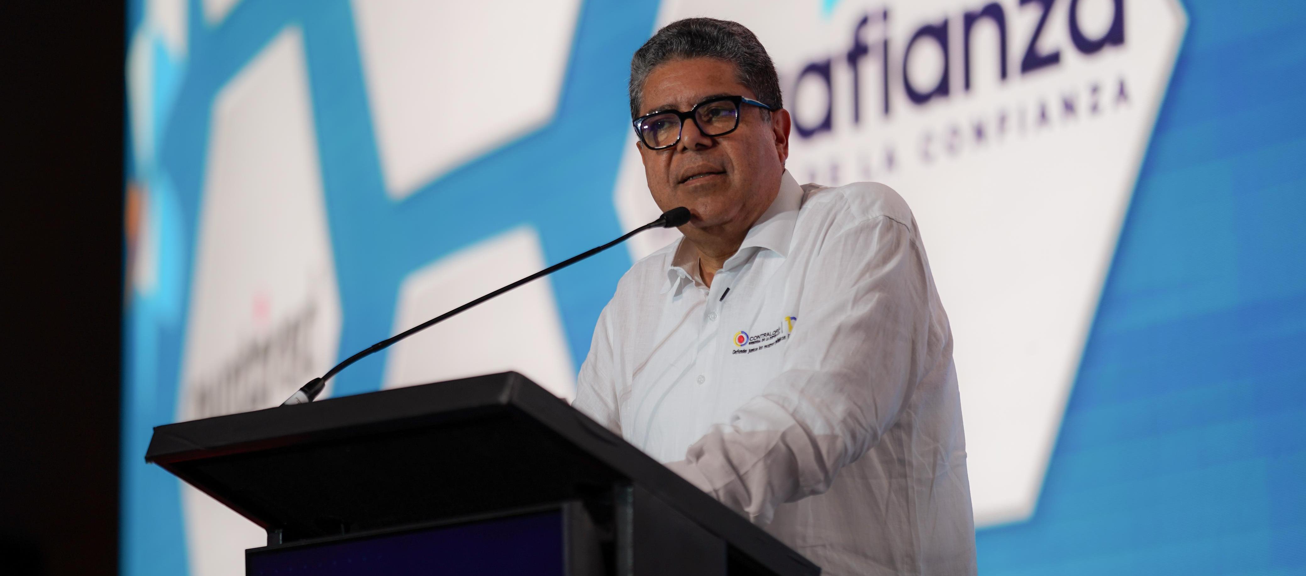 El Contralor General de la República, Carlos Hernán Rodríguez Becerra.