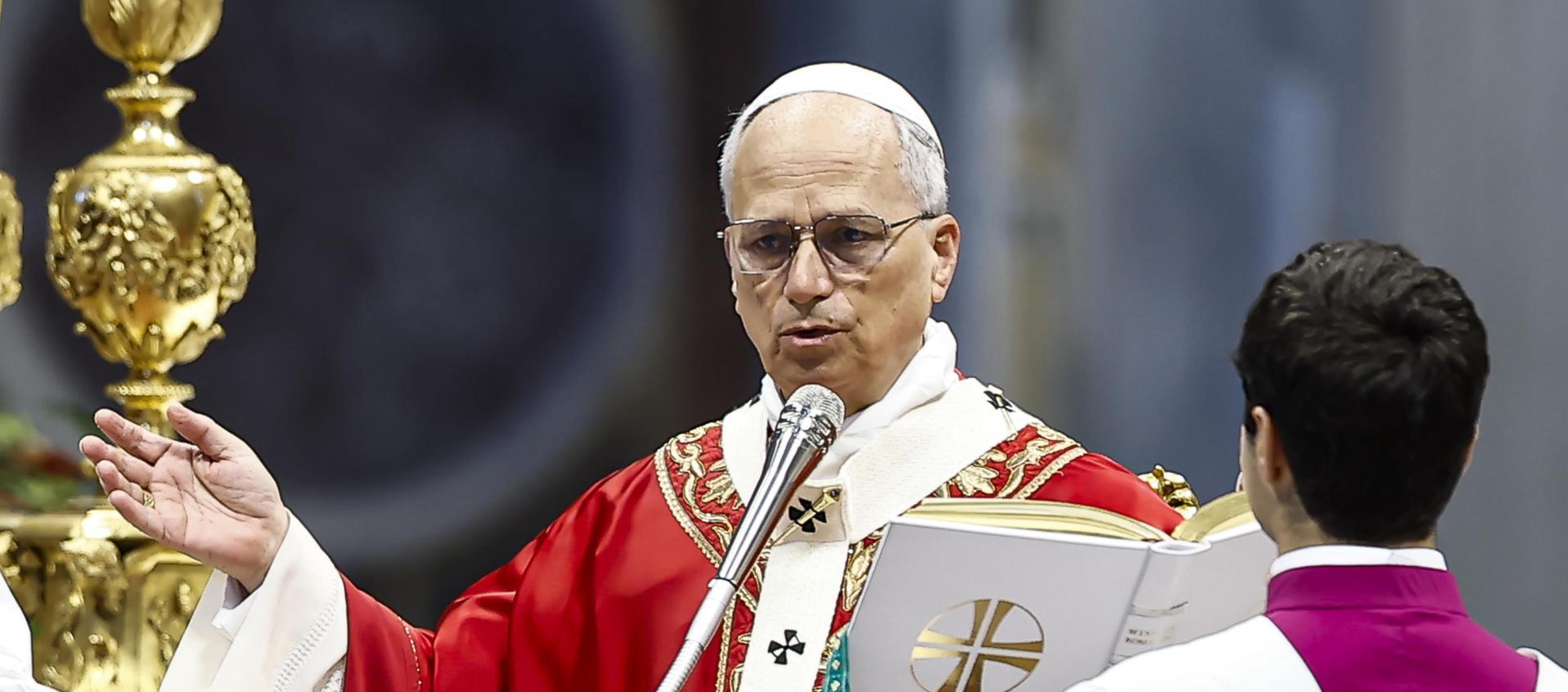 El Papa León XIV en la misa celebrada este domingo en la basílica de San Pedro