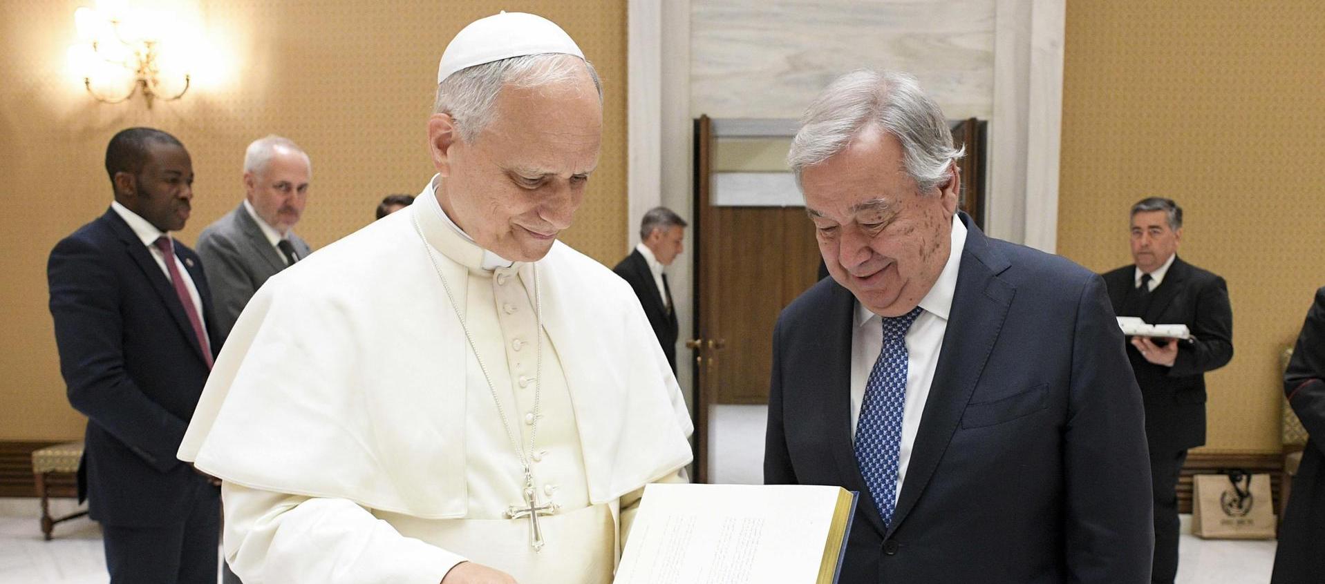 El Papa León XIV y el secretario general de la ONU, António Guterres.