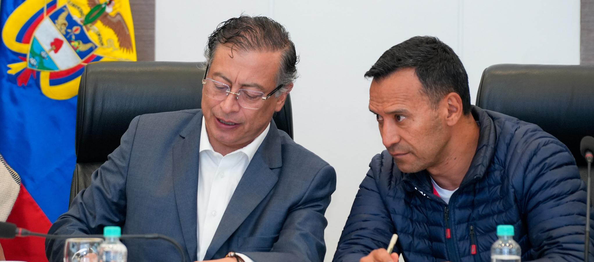 El Presidente Gustavo Peto y el Ministro de Defensa, Pedro Sánchez