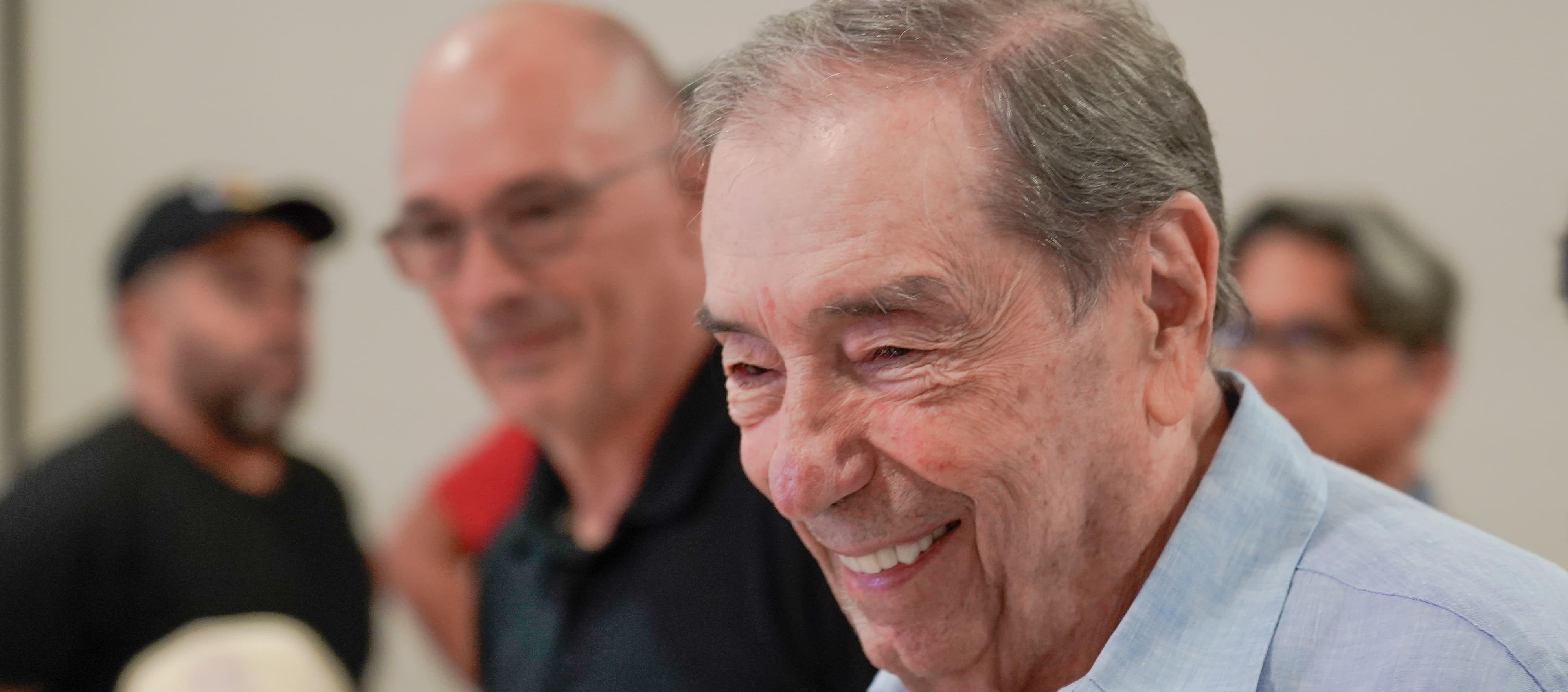 Fuad Char, accionista del Junior, y al fondo el nuevo técnico, Alfredo Arias.