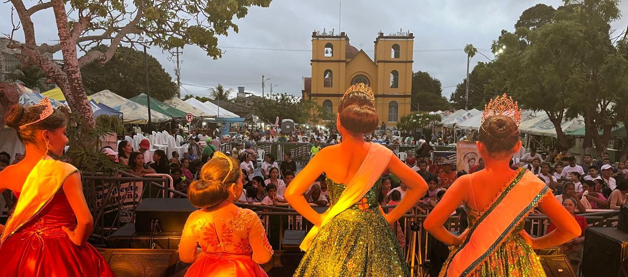 Fotografía de la primera versión del Festival y Reinado Intermunicipal Infantil de la Guayaba y el Palmiche . 