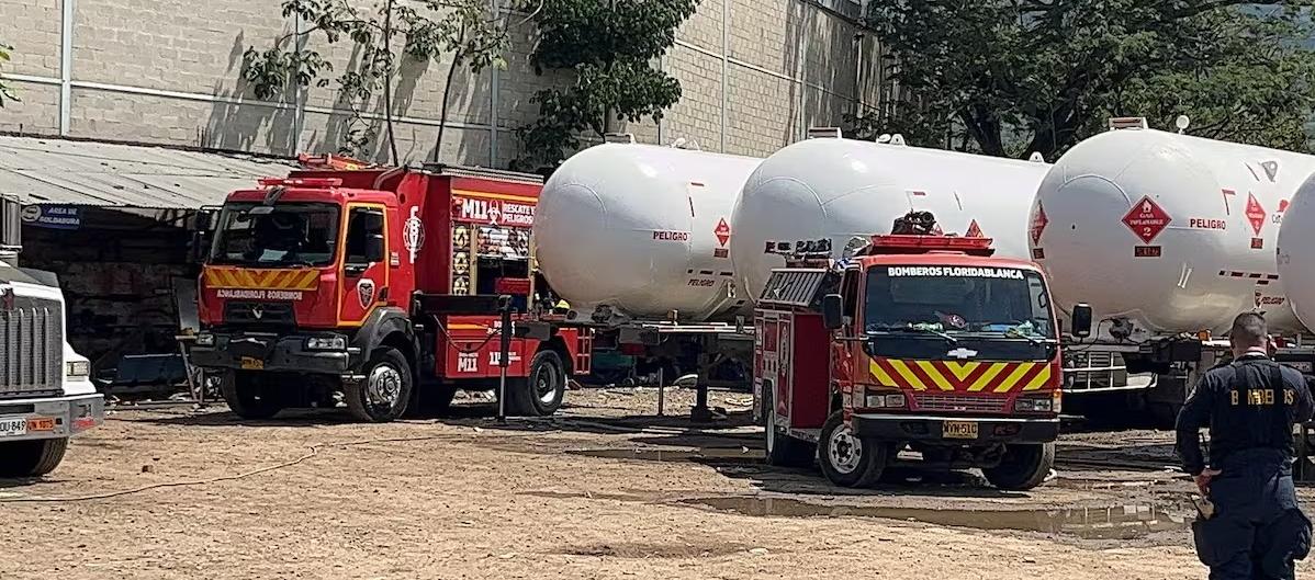 Camión cisterna explotó en un lavadero de vehículos.