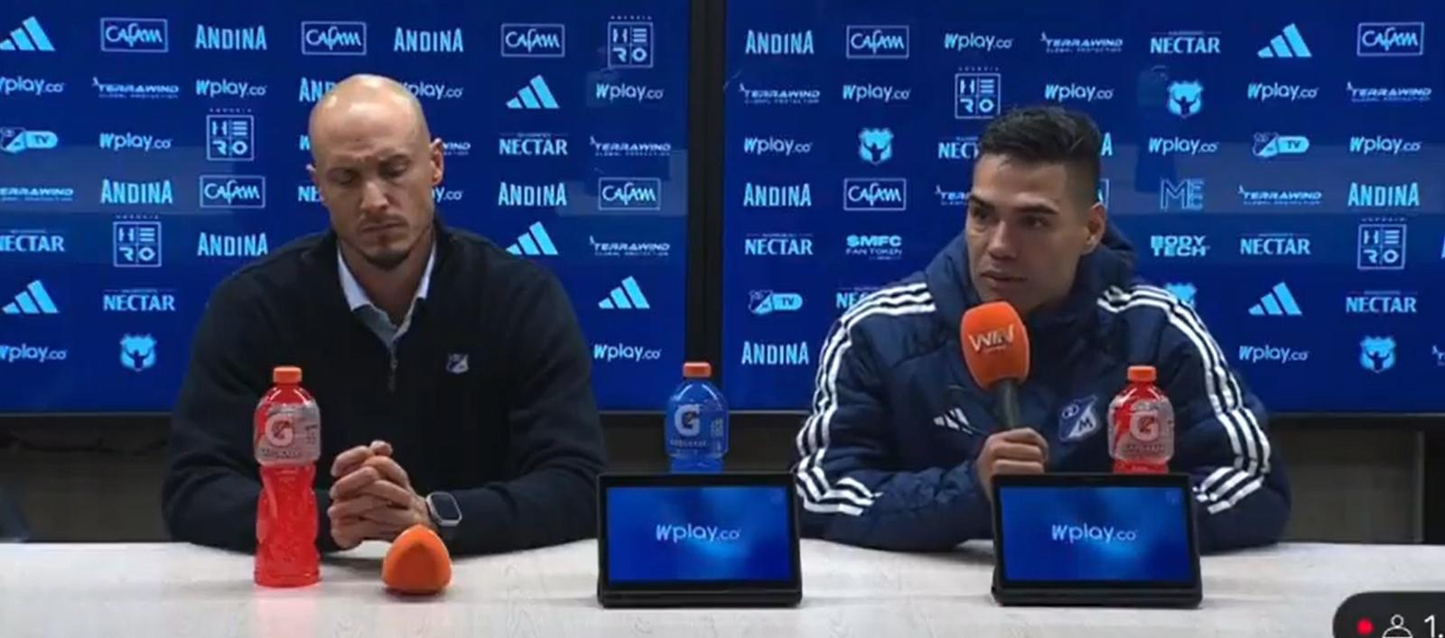El técnico David González y Radamel Falcao García.