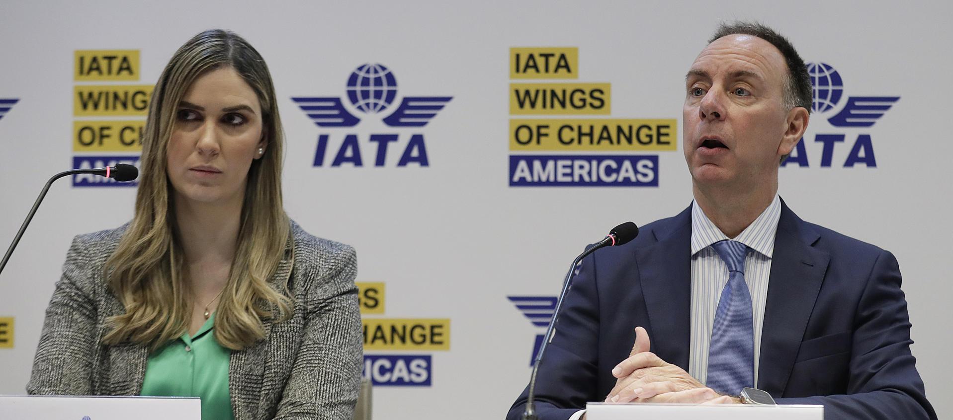 Peter Cerdá, vicepresidente regional de Asociación Internacional de Transporte Aéreo (IATA) junto a Paula Bernal, gerente general para Colombia.  IATA, 