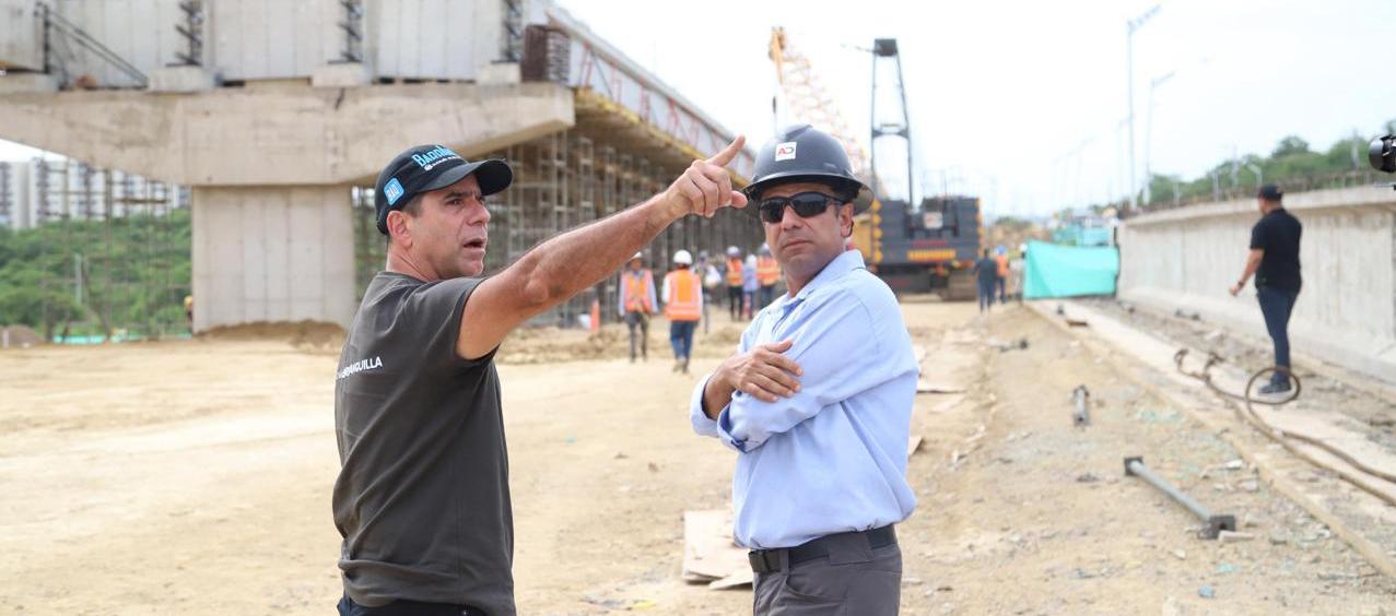 Alcalde Alejandro Char inspeccionando obra.