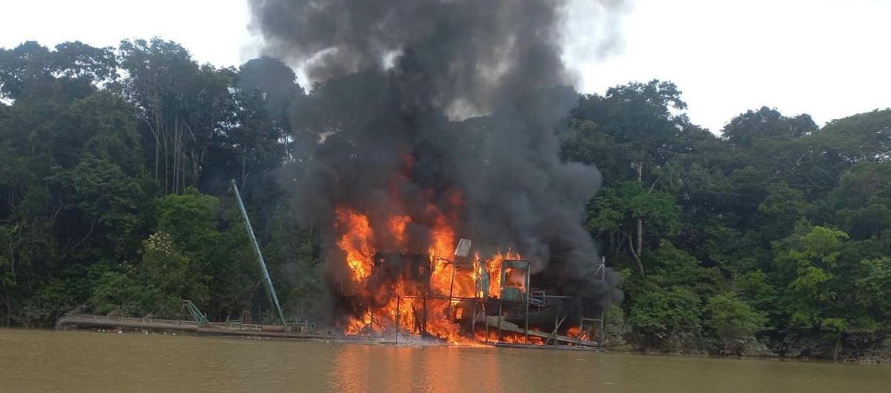 Infraestructura usada para la minería ilegal.